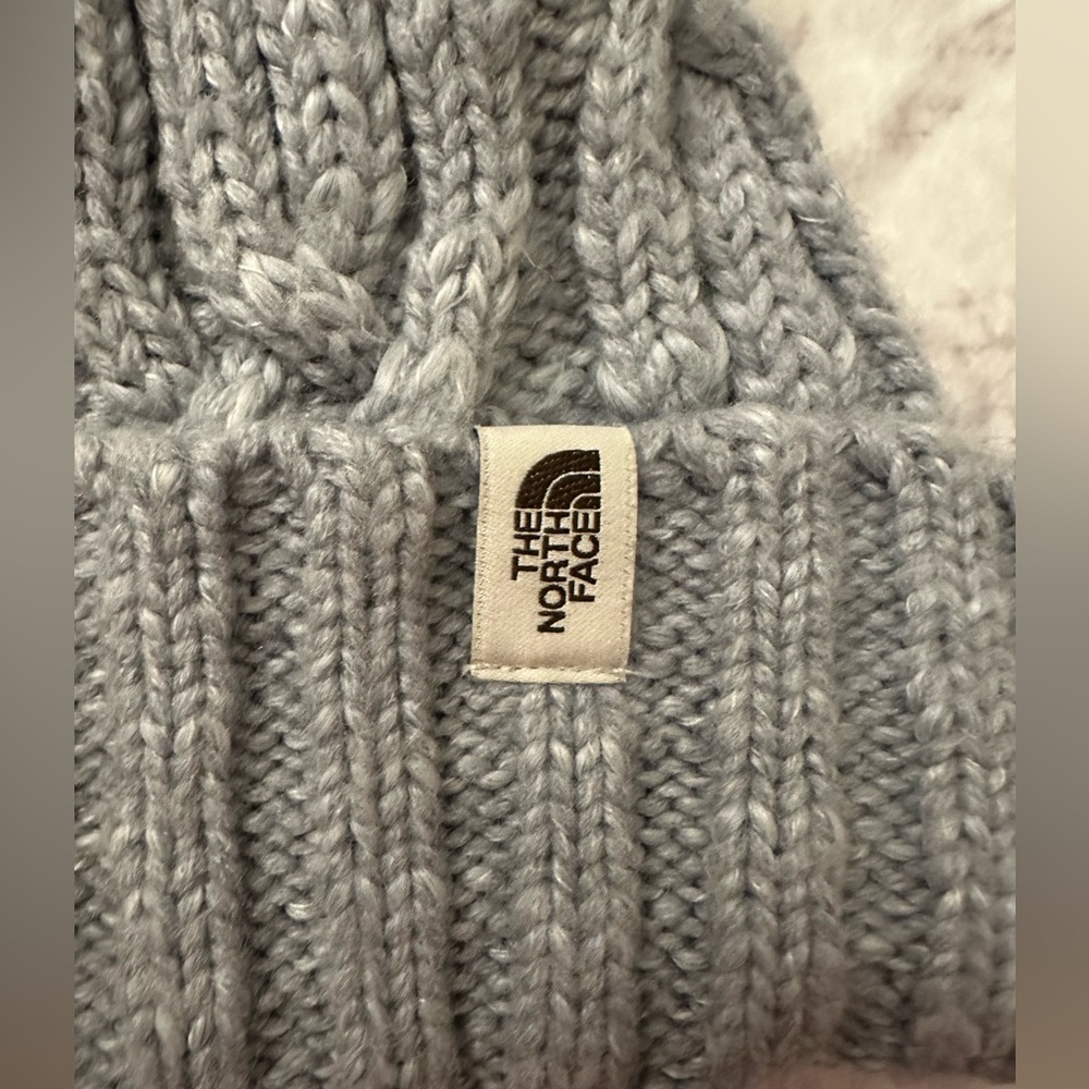The North Face Women's Cable Knit Beanie in icy greyish blue - Picture 2 of 4